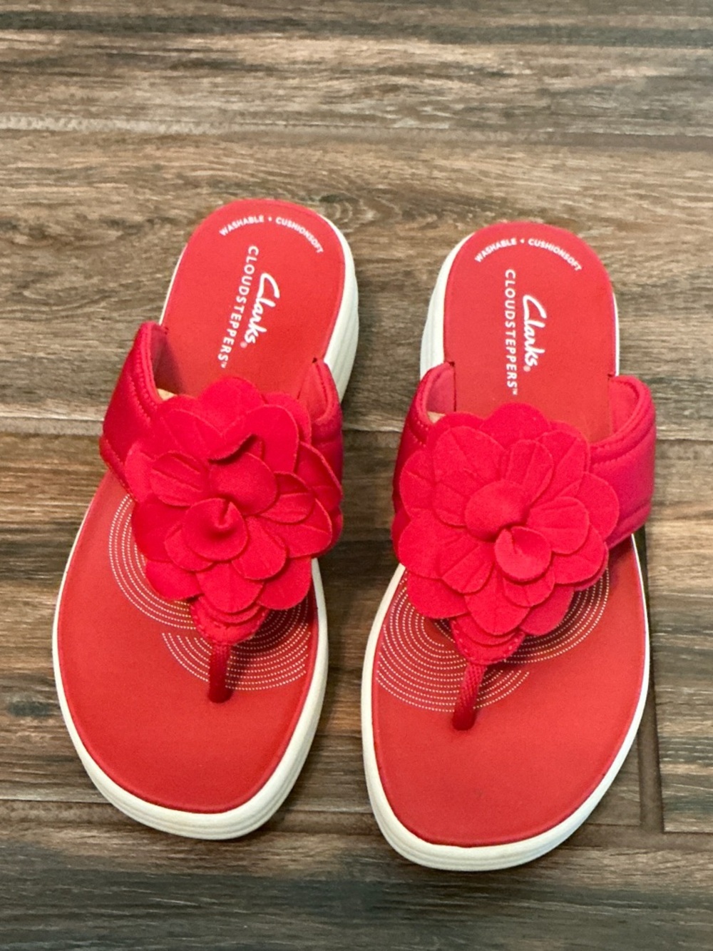 Clarks Red Floral Cloudsteppers Sandals - Picture 2 of 7